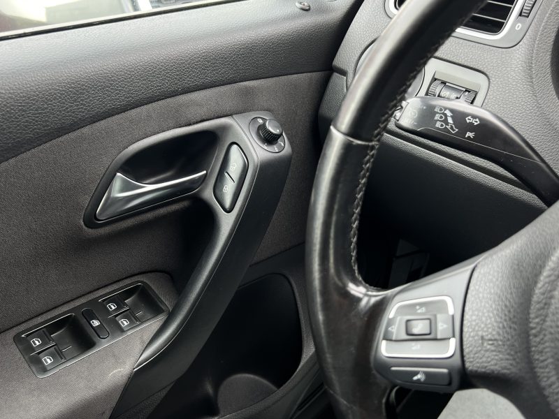 VOLKSWAGEN POLO 5 V 1.6 TDI 90 Cv SPORTLINE 5 PORTES GPS REGULATEUR CRIT AIR 2 - GARANTIE 1 AN