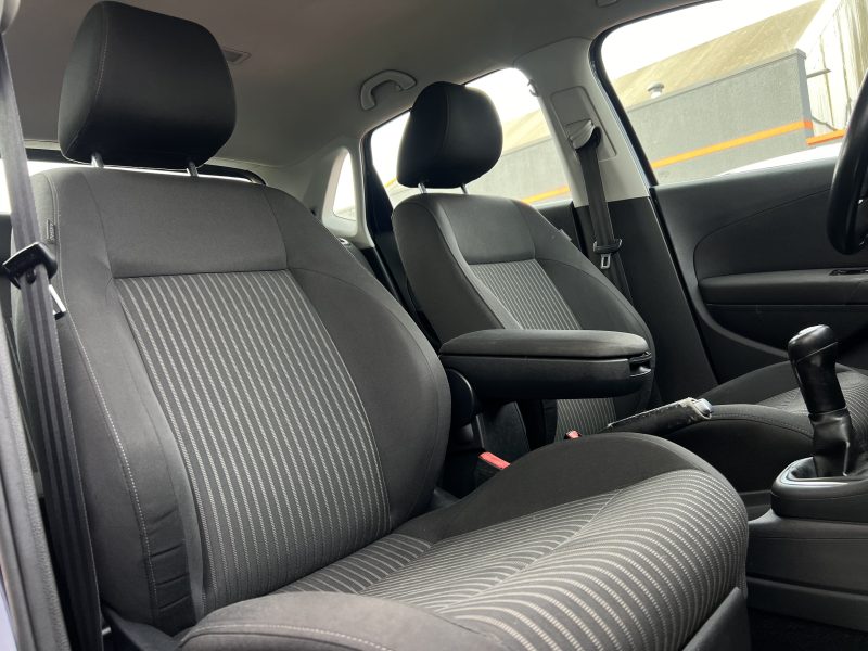 VOLKSWAGEN POLO 5 V 1.6 TDI 90 Cv SPORTLINE 5 PORTES GPS REGULATEUR CRIT AIR 2 - GARANTIE 1 AN