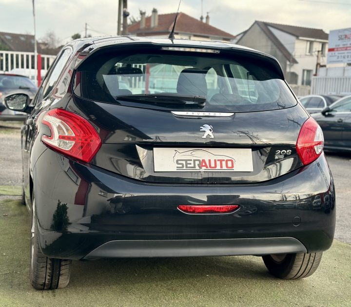 PEUGEOT 208 2014