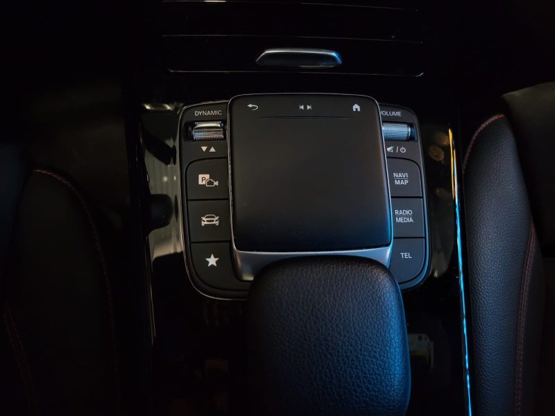 MERCEDES CLASSE A 250 e 218cv AMG LINE / SUIVI COMPLET MERCEDES / CAMERA DE RECUL / VIRTUAL COCKPIT 