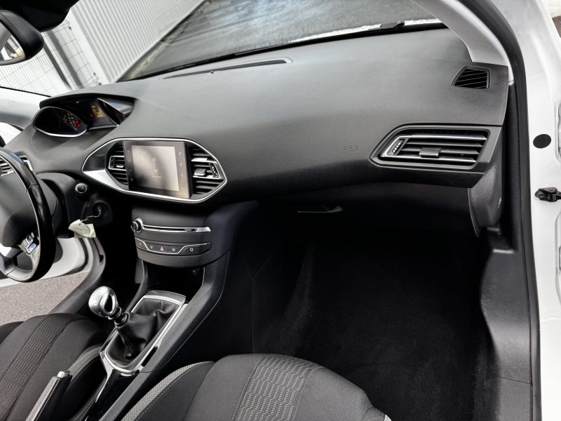 PEUGEOT 308 2015