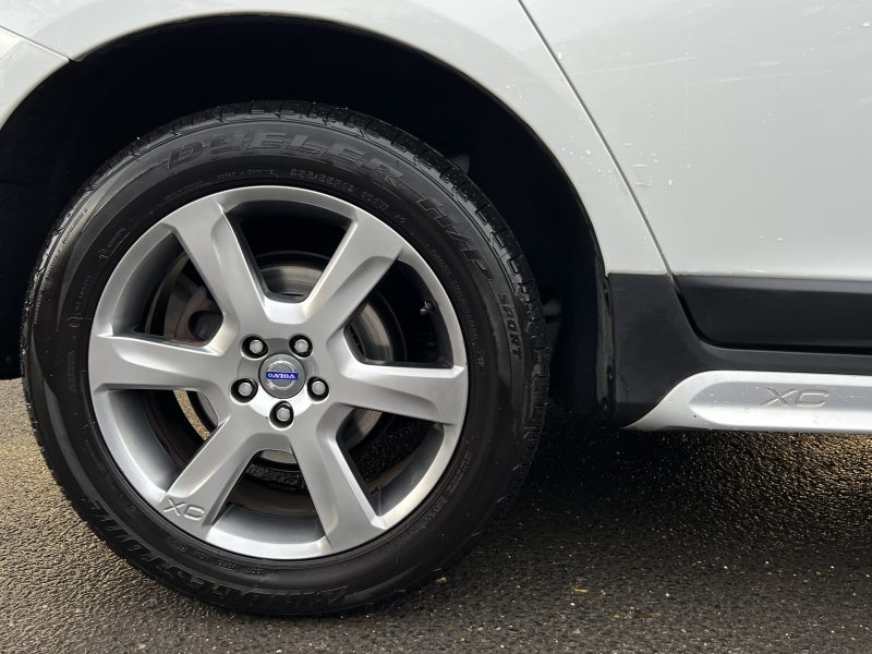 VOLVO XC60 XENIUM T6 3.0 Ti 304 Cv 4x4 TOIT OUVRANT CUIR GPS CRIT AIR 1 ORIGINE FRANCE Garantie 1 an