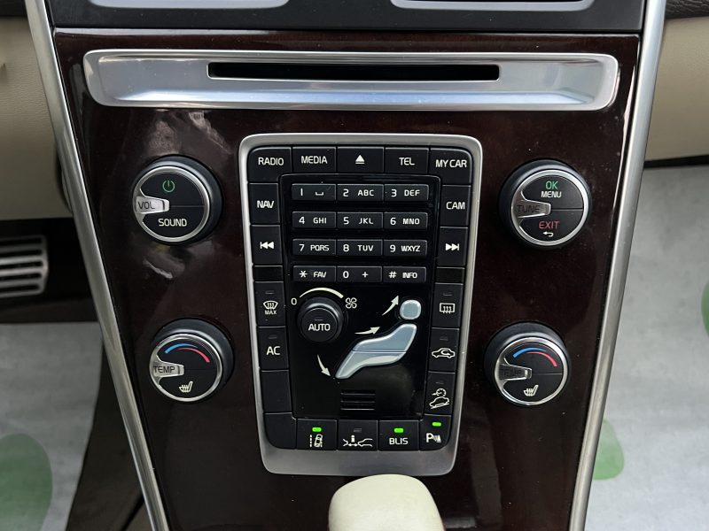 VOLVO XC60 XENIUM T6 3.0 Ti 304 Cv 4x4 TOIT OUVRANT CUIR GPS CRIT AIR 1 ORIGINE FRANCE Garantie 1 an