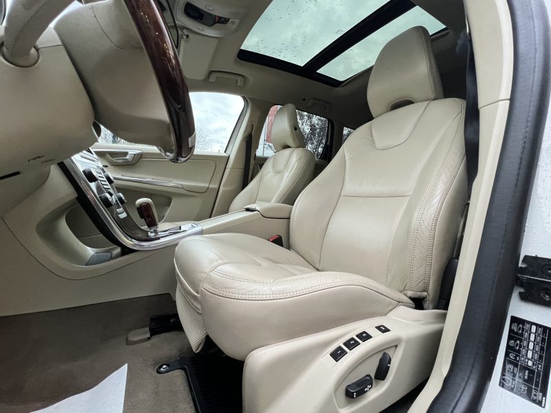 VOLVO XC60 XENIUM T6 3.0 Ti 304 Cv 4x4 TOIT OUVRANT CUIR GPS CRIT AIR 1 ORIGINE FRANCE Garantie 1 an