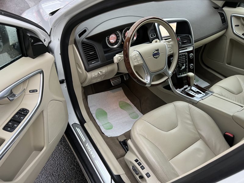VOLVO XC60 XENIUM T6 3.0 Ti 304 Cv 4x4 TOIT OUVRANT CUIR GPS CRIT AIR 1 ORIGINE FRANCE Garantie 1 an