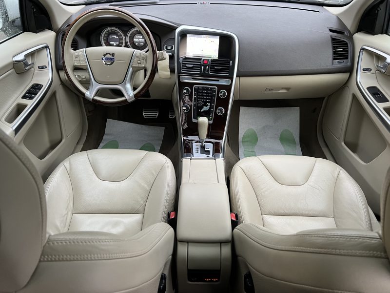 VOLVO XC60 XENIUM T6 3.0 Ti 304 Cv 4x4 TOIT OUVRANT CUIR GPS CRIT AIR 1 ORIGINE FRANCE Garantie 1 an