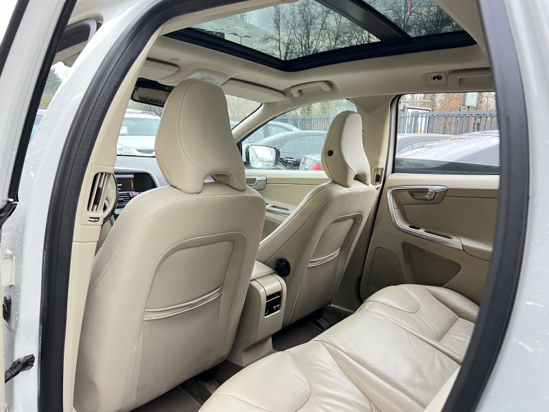 VOLVO XC60 XENIUM T6 3.0 Ti 304 Cv 4x4 TOIT OUVRANT CUIR GPS CRIT AIR 1 ORIGINE FRANCE Garantie 1 an