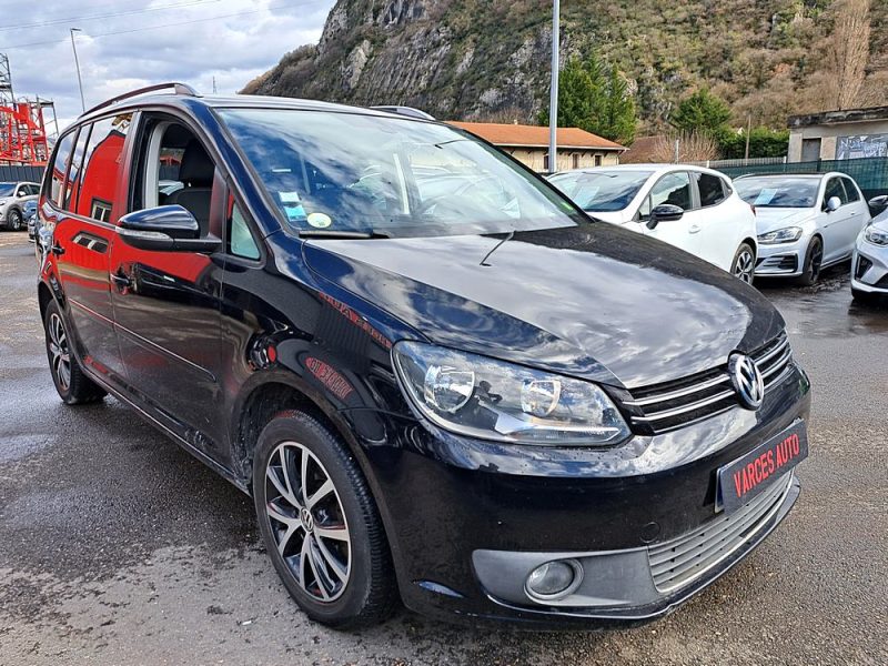 VOLKSWAGEN TOURAN 2011