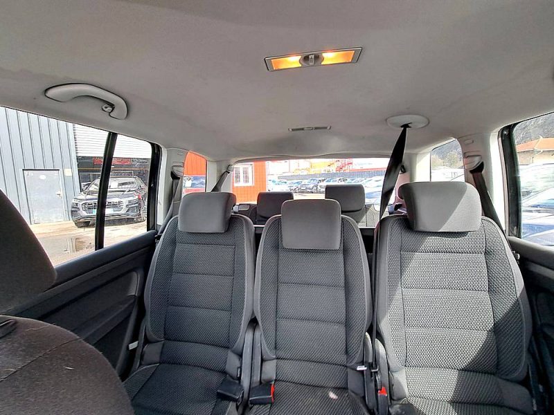 VOLKSWAGEN TOURAN 2011