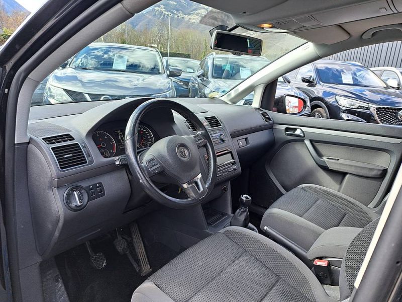 VOLKSWAGEN TOURAN 2011