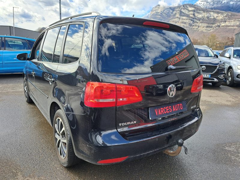 VOLKSWAGEN TOURAN 2011