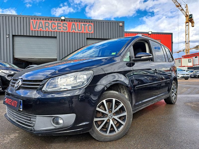 VOLKSWAGEN TOURAN 2011