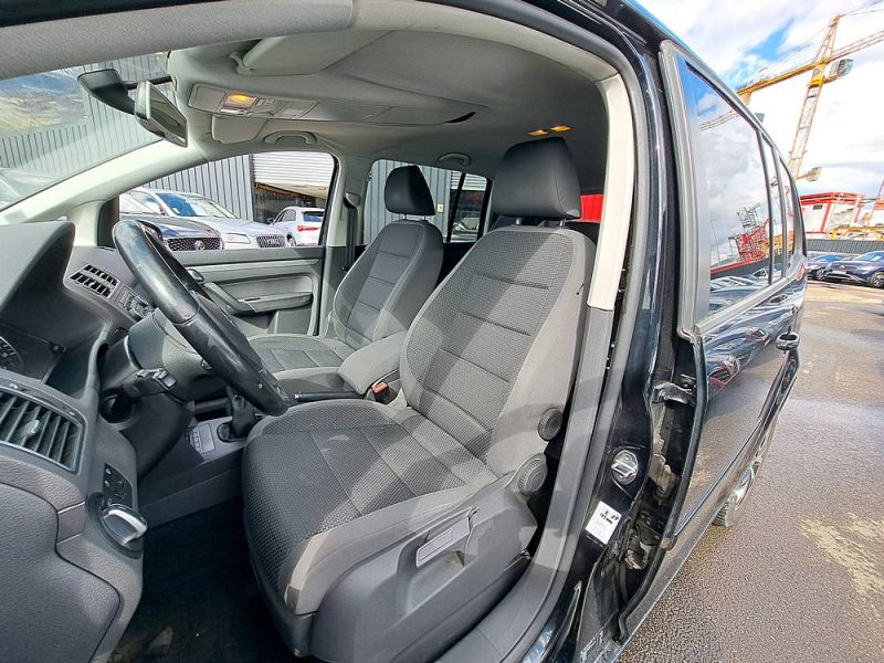 VOLKSWAGEN TOURAN 2011