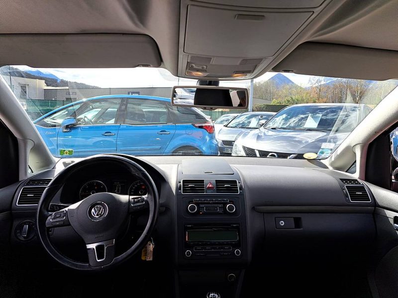 VOLKSWAGEN TOURAN 2011