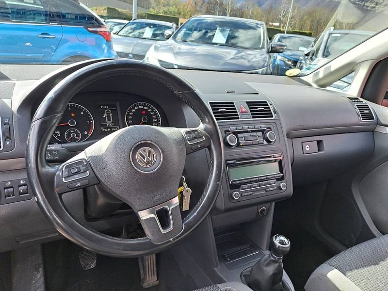 VOLKSWAGEN TOURAN 2011