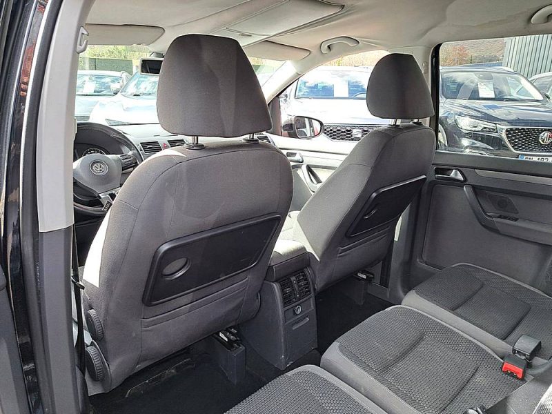 VOLKSWAGEN TOURAN 2011