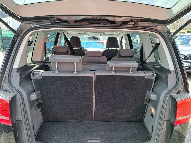 VOLKSWAGEN TOURAN 2011