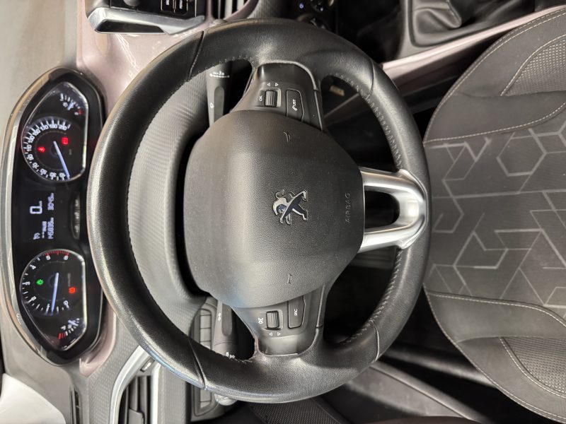 PEUGEOT 2008 2015