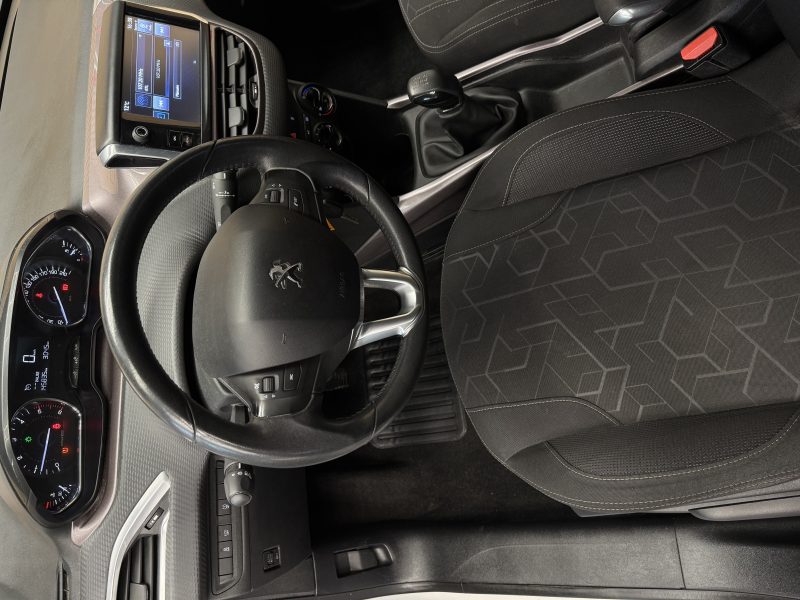 PEUGEOT 2008 2015