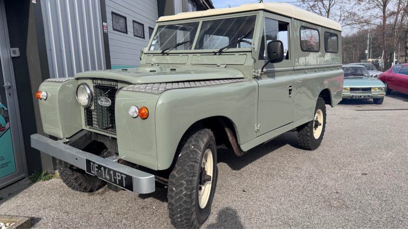 LAND ROVER SERIE 2 1965 A 109 EN SUPERBE ETAT
