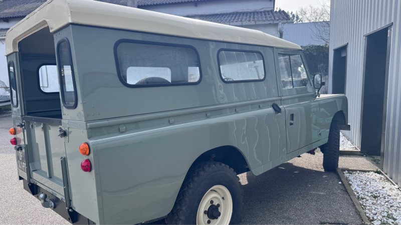 LAND ROVER SERIE 2 1965 A 109 EN SUPERBE ETAT