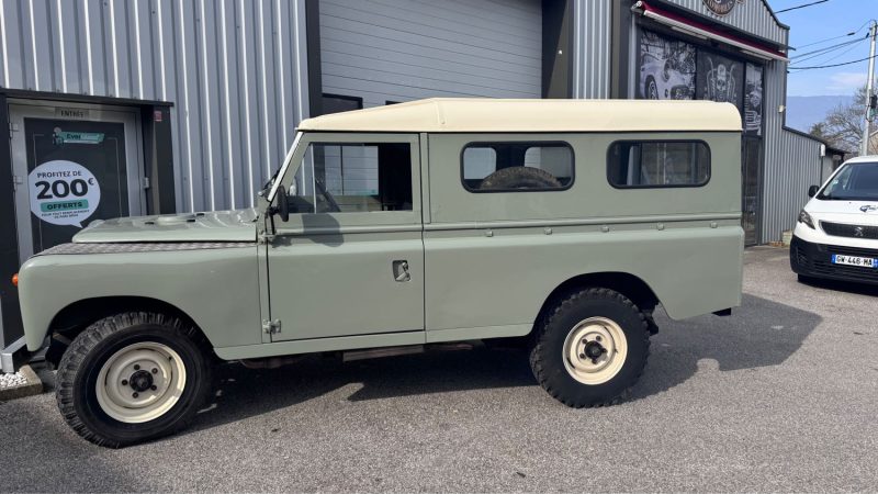 LAND ROVER SERIE 2 1965 A 109 EN SUPERBE ETAT