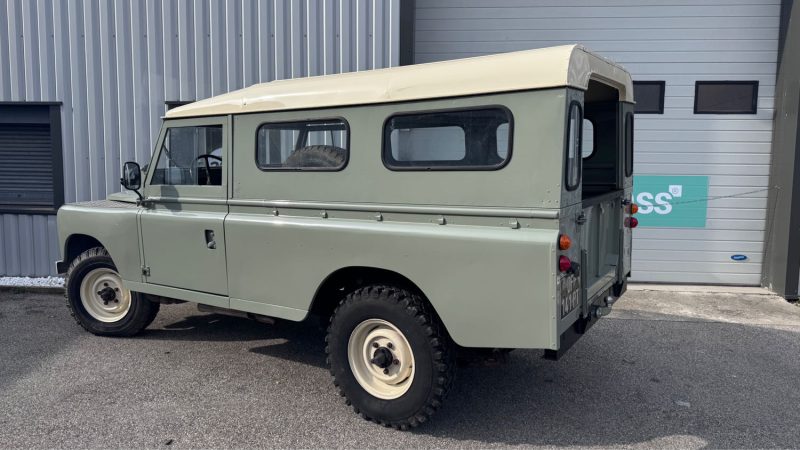 LAND ROVER SERIE 2 1965 A 109 EN SUPERBE ETAT