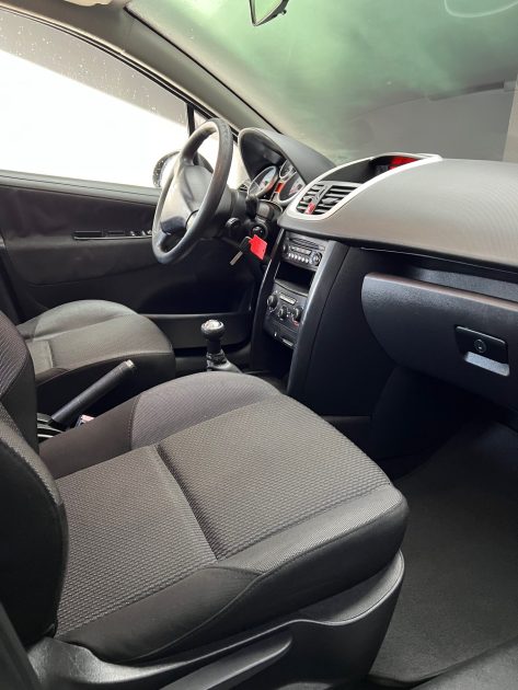PEUGEOT 207 2009