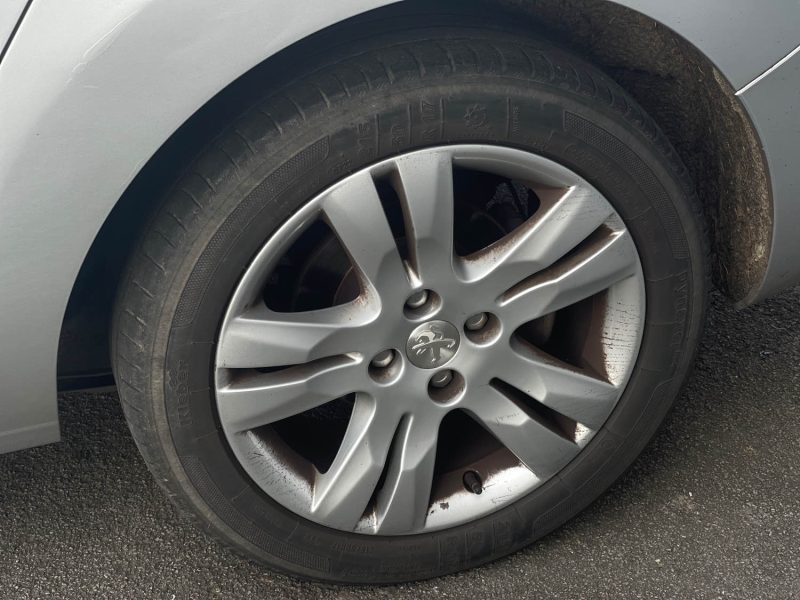 PEUGEOT 5008 1.6L BLUEHDI 120CH S&S ALLURE EAT6 7P GARANTIE 6 MOIS