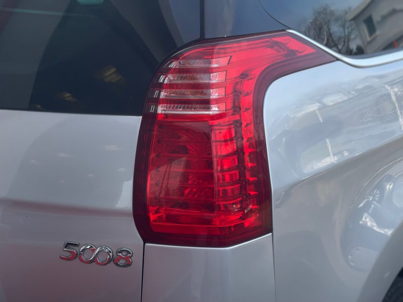 PEUGEOT 5008 1.6L BLUEHDI 120CH S&S ALLURE EAT6 7P GARANTIE 6 MOIS