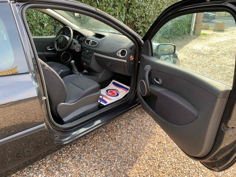 RENAULT CLIO 3  2009 1.2i - 16V