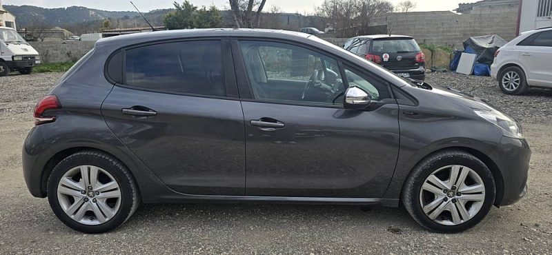  Peugeot 208 1.2 82CH SIGNATURE - 2019 - 80 000 km - Garantie 12 mois