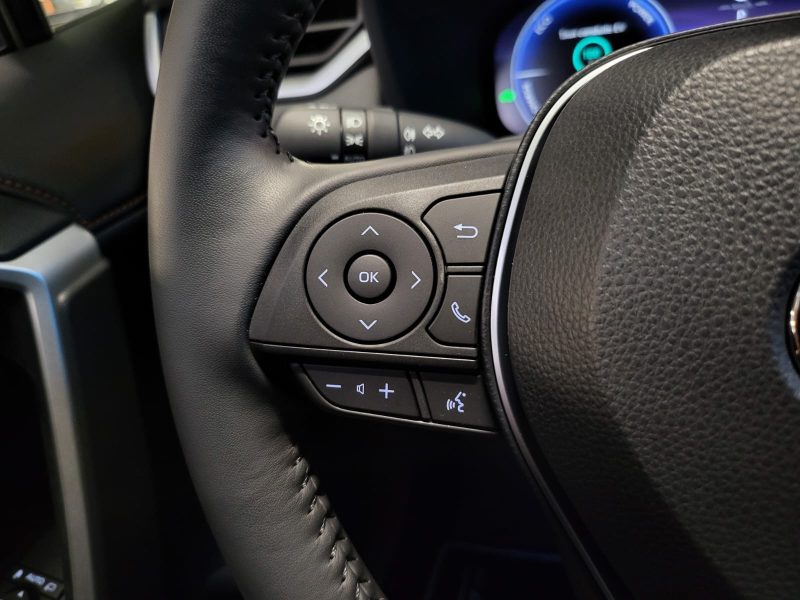 TOYOTA RAV4 2,5 HYBRIDE AWD 222cv TRAIL / 1ERE MAIN / SIEGES ELECTRIQUES / CARPLAY / CAMERA DE RECUL