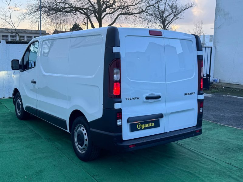 RENAULT TRAFIC 2023
