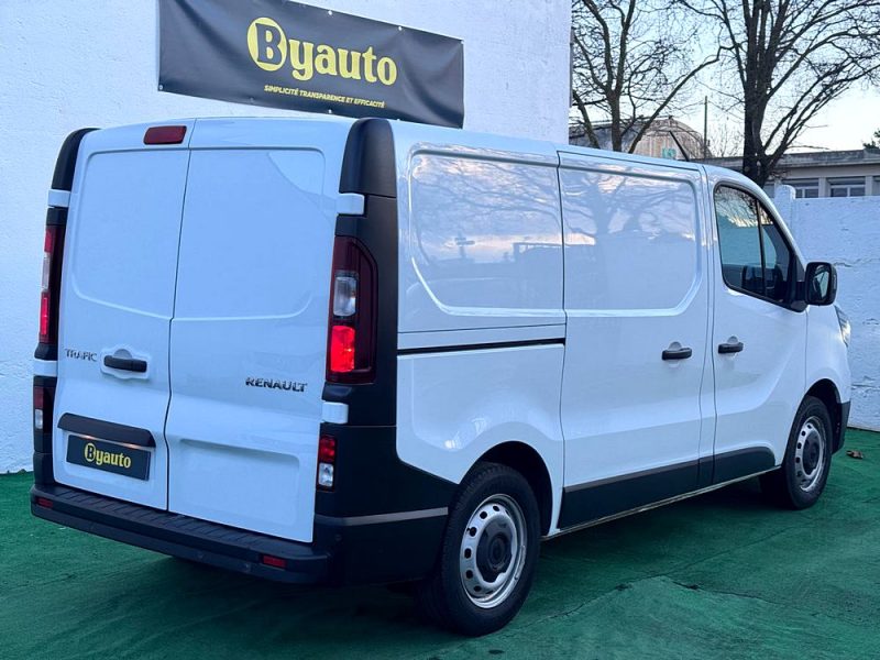 RENAULT TRAFIC 2023