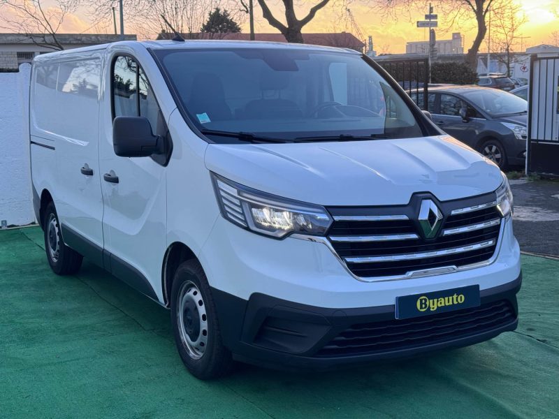 RENAULT TRAFIC 2023