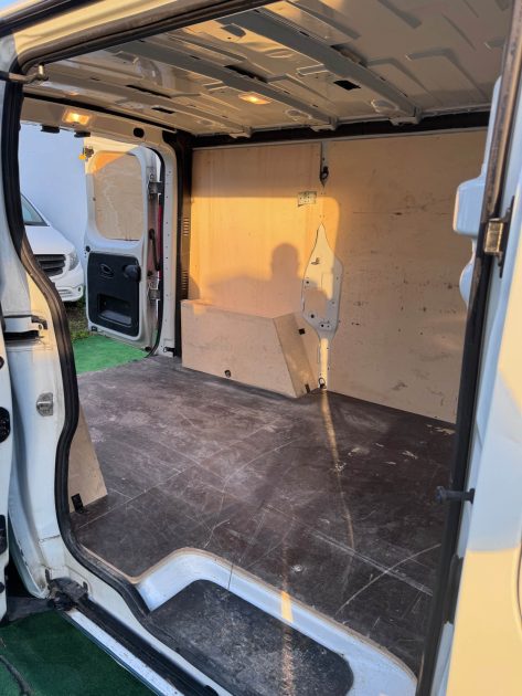RENAULT TRAFIC 2023
