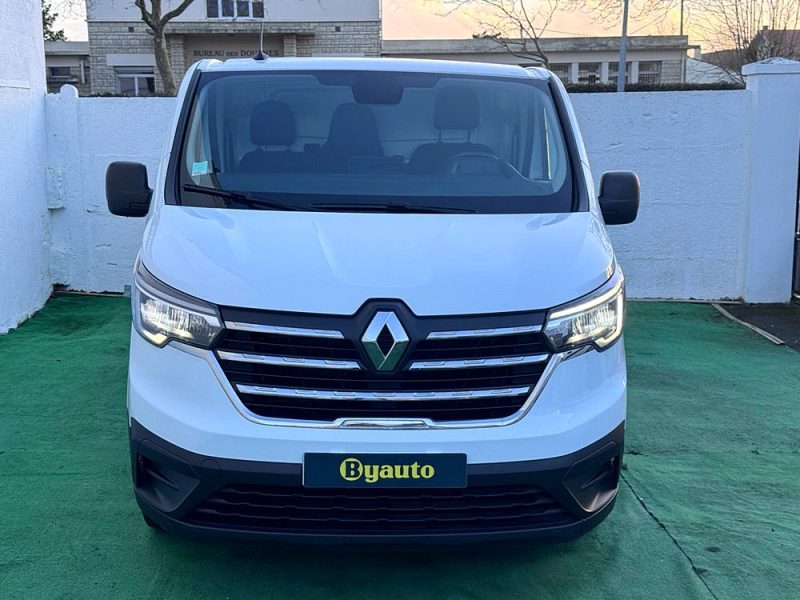 RENAULT TRAFIC 2023