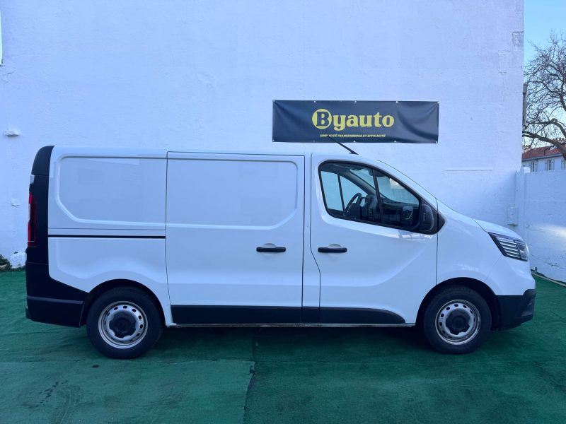 RENAULT TRAFIC 2023