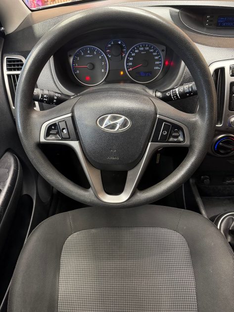 HYUNDAI I 20 2013