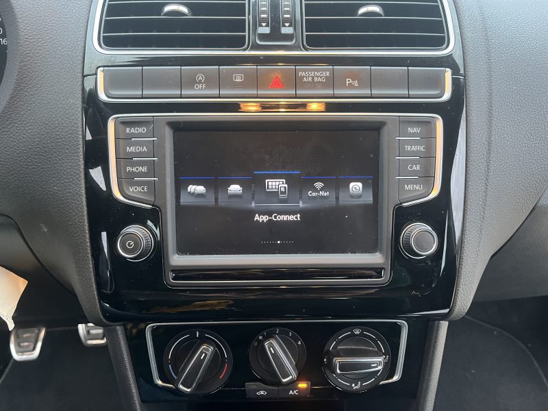 VOLKSWAGEN POLO 2017