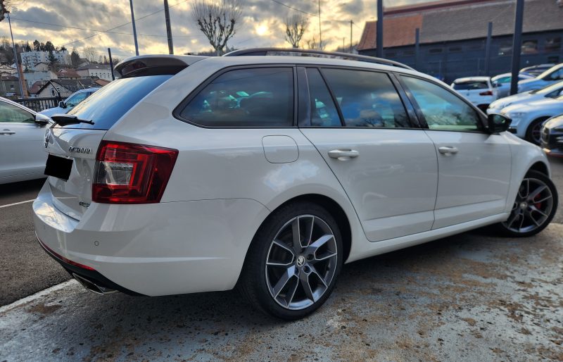 SKODA OCTAVIA COMBI 2.0 TSI 220 RS*GPS*XENON*