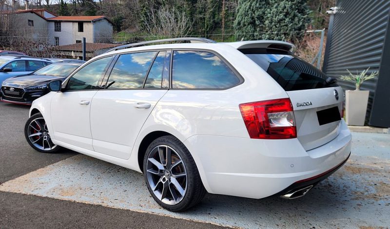 SKODA OCTAVIA COMBI 2.0 TSI 220 RS*GPS*XENON*