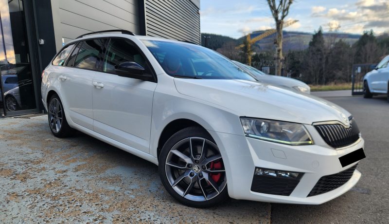 SKODA OCTAVIA COMBI 2.0 TSI 220 RS*GPS*XENON*