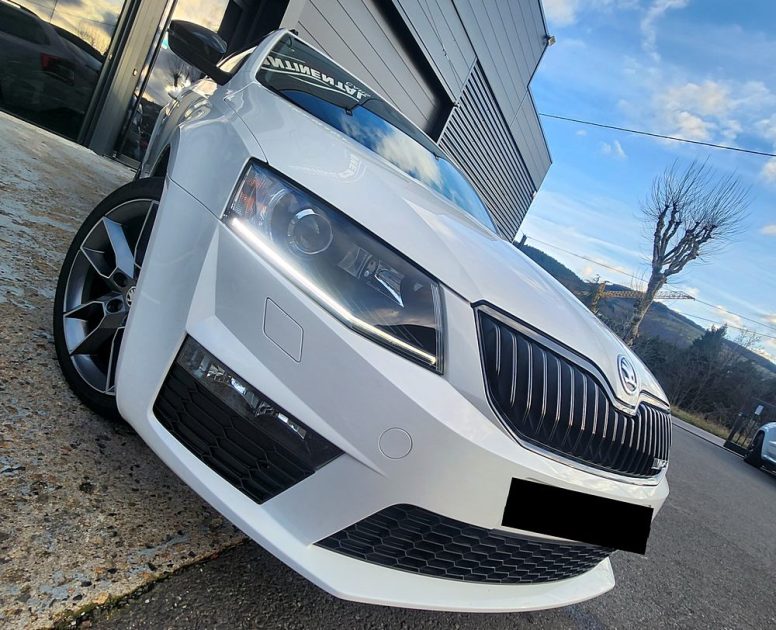SKODA OCTAVIA COMBI 2.0 TSI 220 RS*GPS*XENON*
