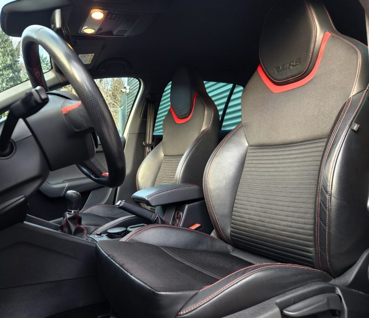 SKODA OCTAVIA COMBI 2.0 TSI 220 RS*GPS*XENON*