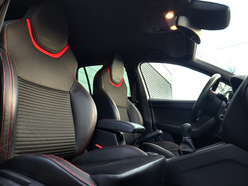 SKODA OCTAVIA COMBI 2.0 TSI 220 RS*GPS*XENON*