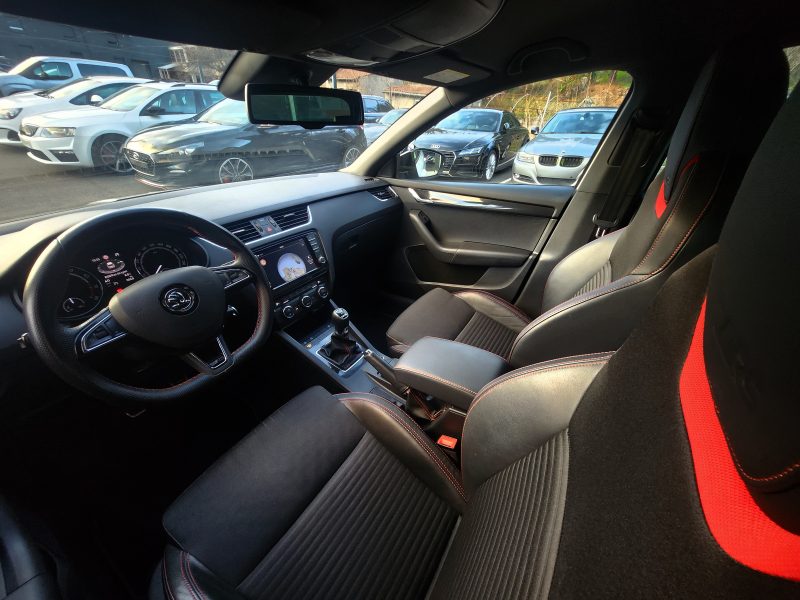 SKODA OCTAVIA COMBI 2.0 TSI 220 RS*GPS*XENON*