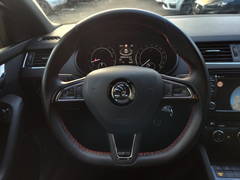 SKODA OCTAVIA COMBI 2.0 TSI 220 RS*GPS*XENON*