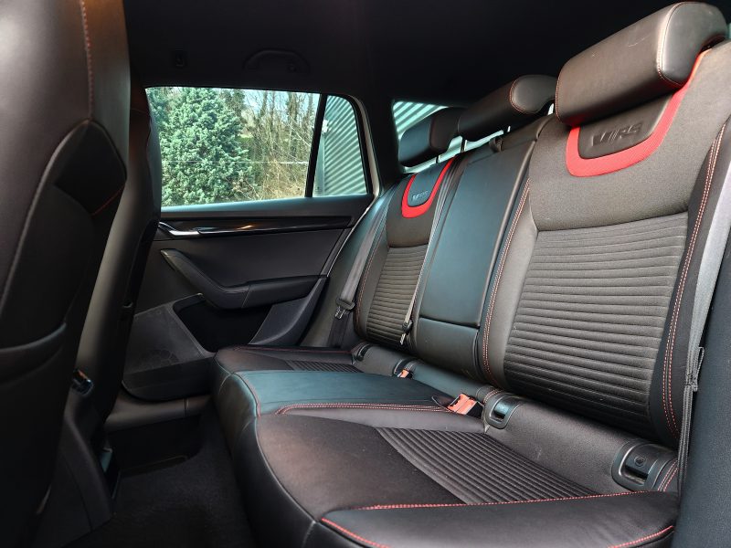 SKODA OCTAVIA COMBI 2.0 TSI 220 RS*GPS*XENON*